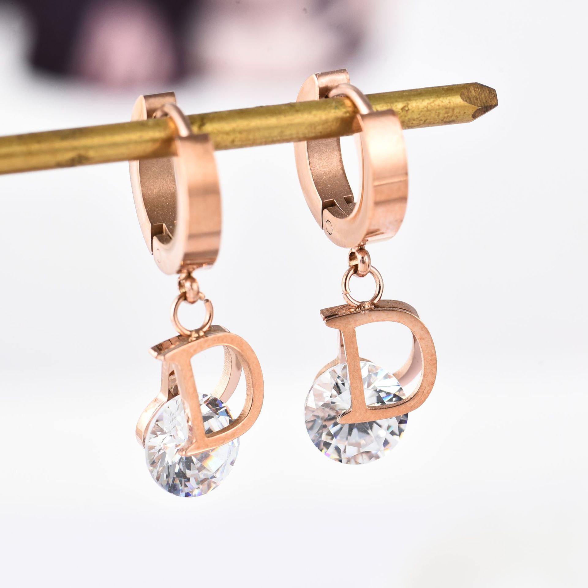 Vintage Luxury Letter D Crysta - огляд і ціна Vintage Fashion Jewelry Brands