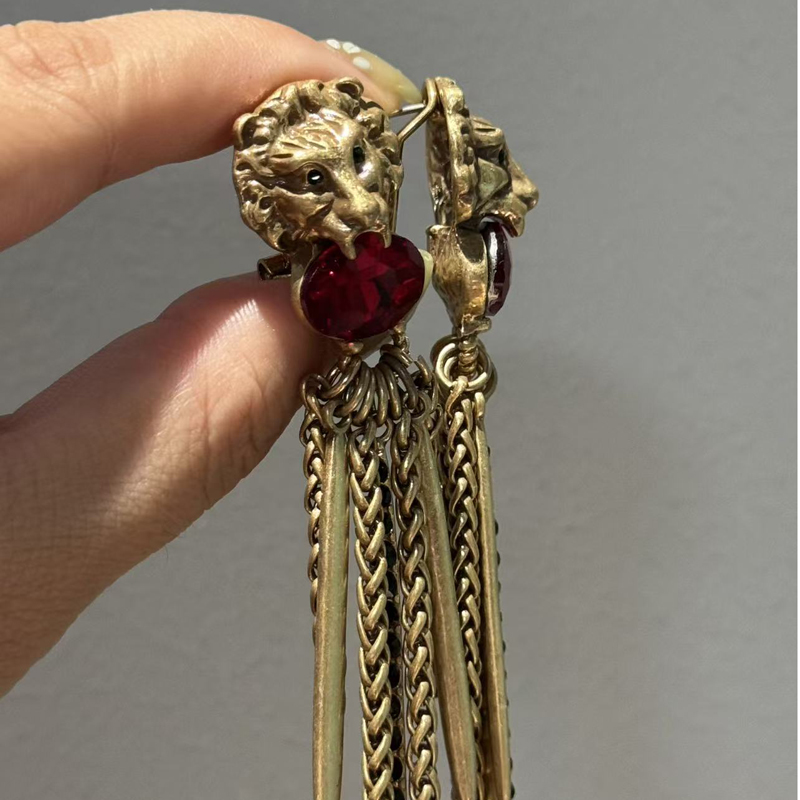 Vintage Lion Head Red Treasure - огляд і ціна Vintage Fashion Jewelry Brands